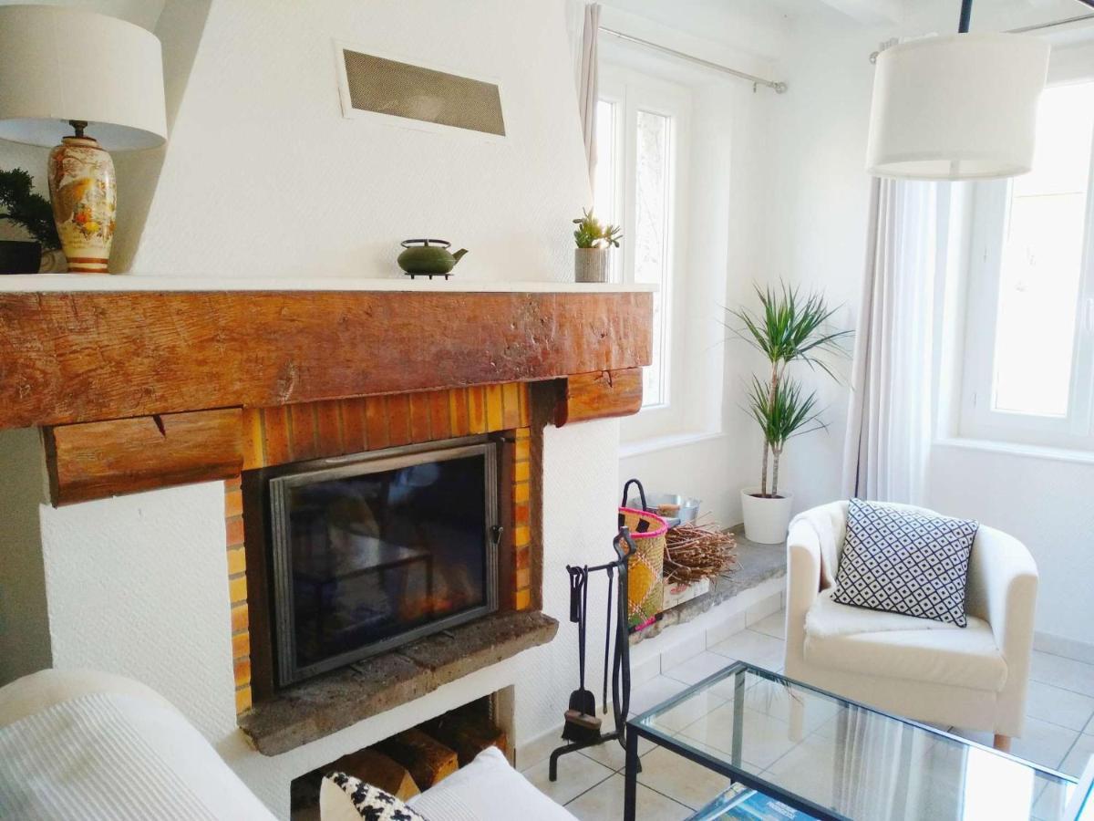 La Maison De Thuy - Gite En Auvergne Gimeaux Exteriör bild