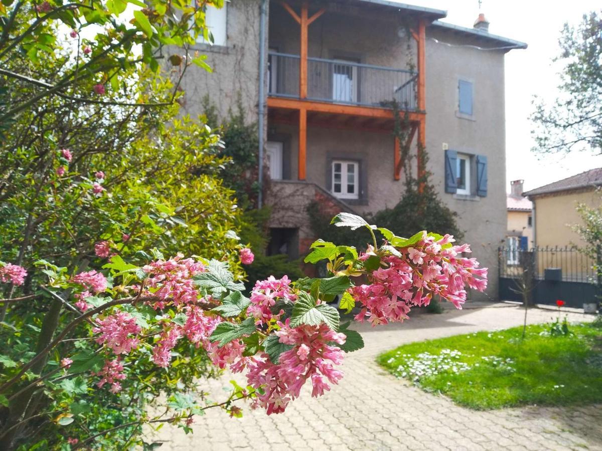 La Maison De Thuy - Gite En Auvergne Gimeaux Exteriör bild